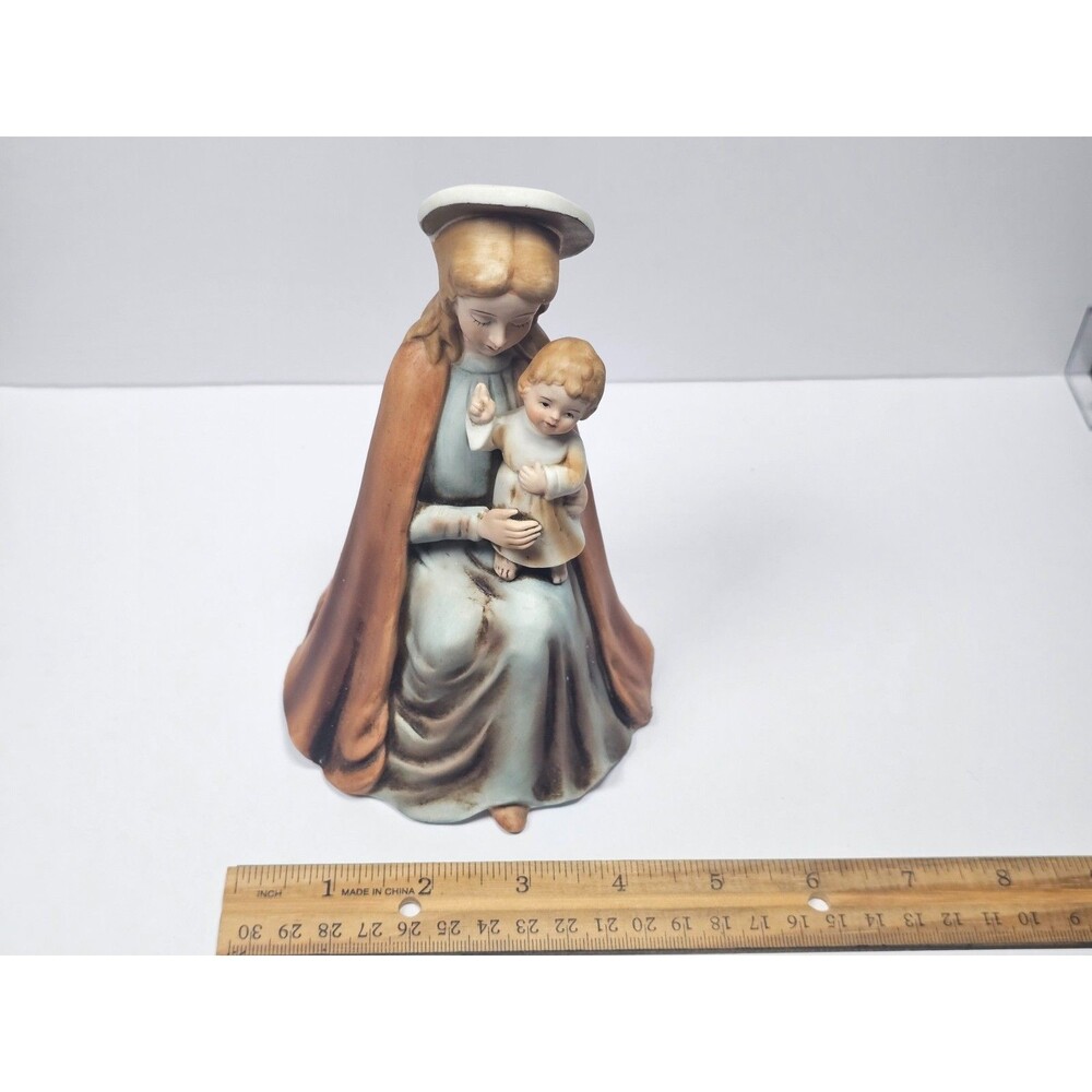 Virgin Mary with Christ Child Porcelain Musical Figurine - Picture 4 of 5
